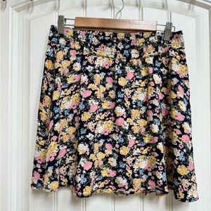 Vero Moda Black Floral Viscose Elasticated Waist Mini Skirt. Size L